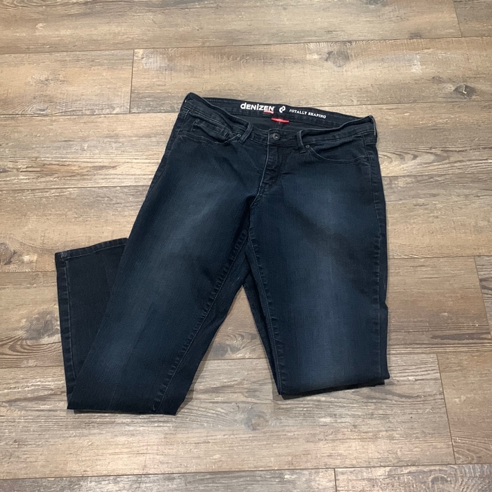 Black skinny jeans with a lot of stretch